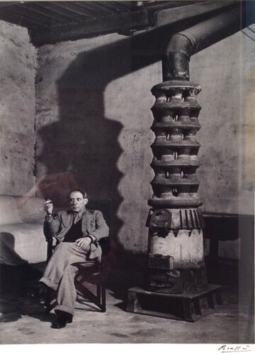 Picasso, Rue des Grands-Augustins, Paris, 1939 van Brassaï, Fotografie te koop op Singulart