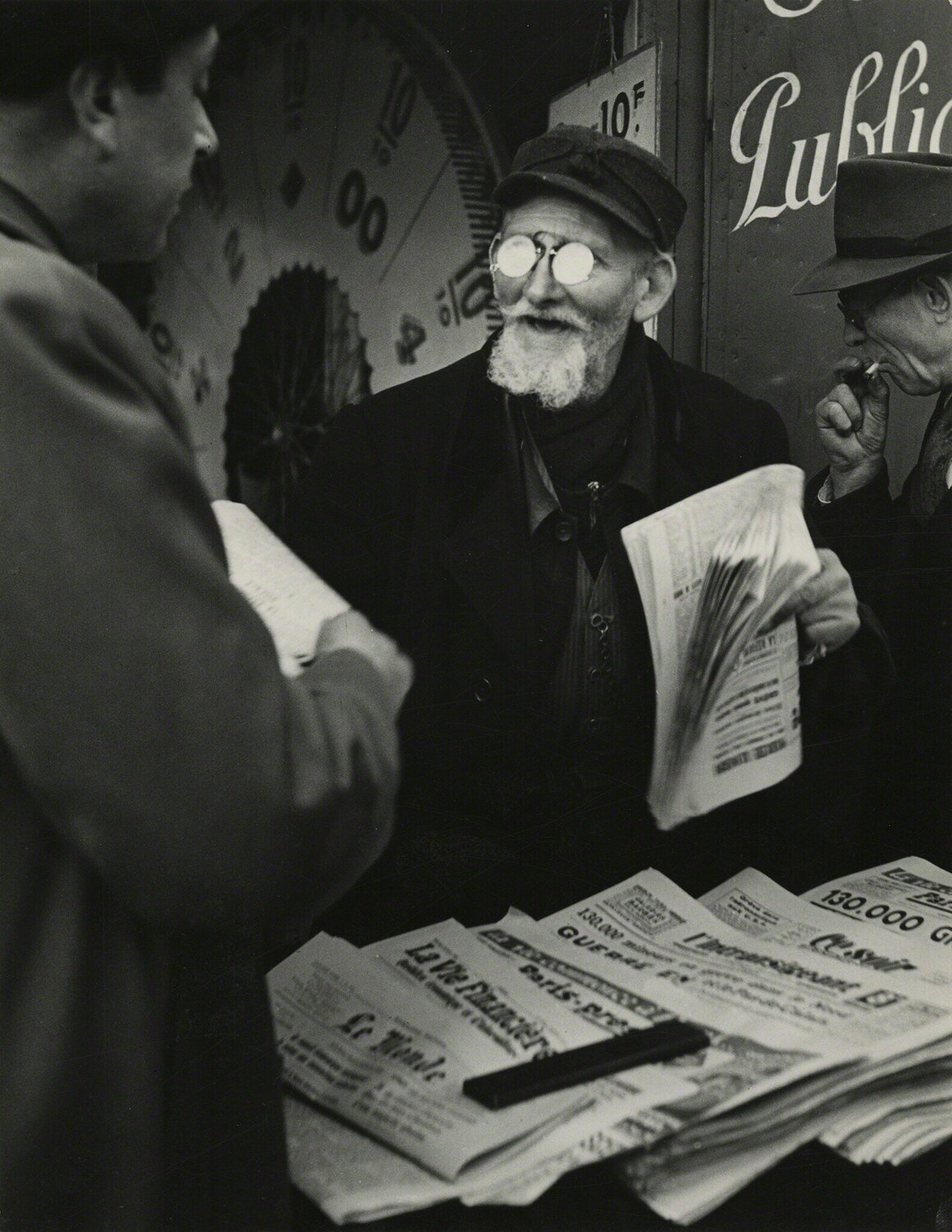 Camelot de journaux Brassaï Fotografia in vendita