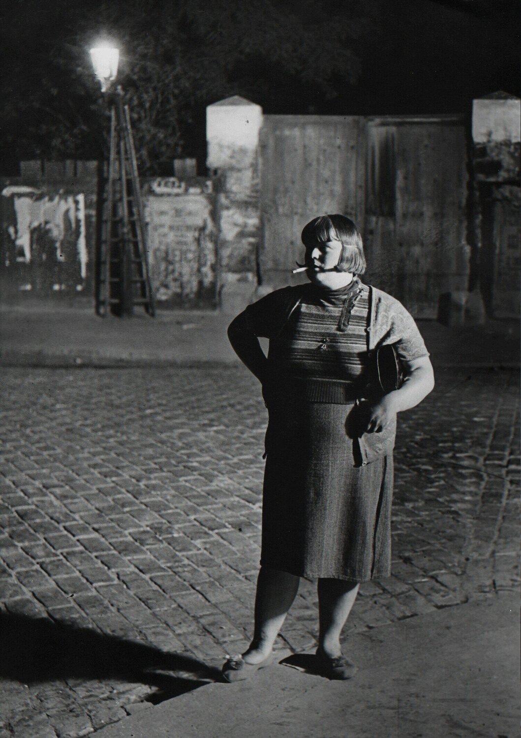 La Grosse Fille de Joie, Quartier Italie Brassaï Fotografie zu verkaufen