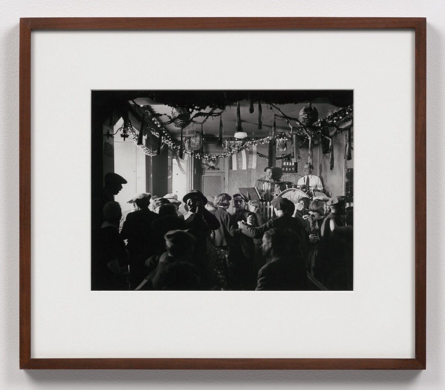 Le Bal des Quatre-Saisons (Bal des Quatre-Saisons) Brassaï Fotografie zu verkaufen