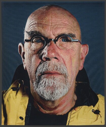 Self-Portrait (Yellow Raincoat) van Chuck Close, Textiel te koop op Singulart