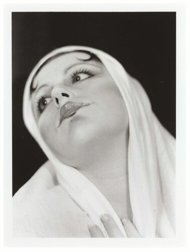 Untitled (Madonna) di Cindy Sherman, Fotografia in vendita su Singulart