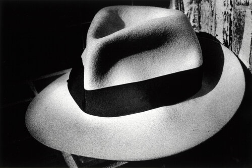 Light and Shadow 4: (Hat) van Daido Moriyama, Fotografie te koop op Singulart