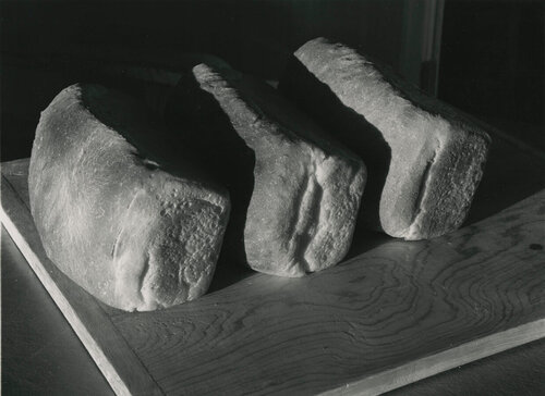 Loaves of bread, Utah di Dorothea Lange, Fotografia in vendita su Singulart