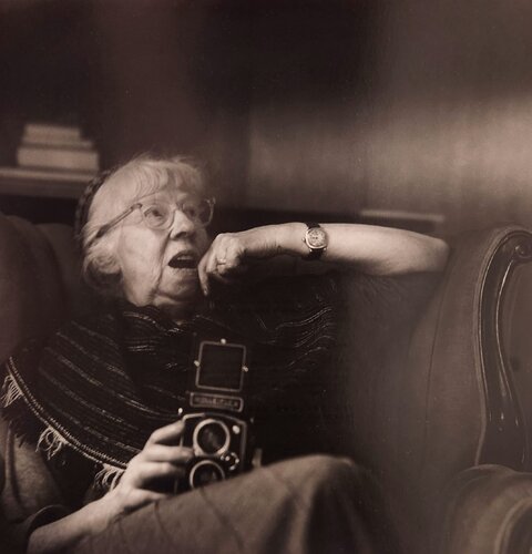 Portrait of Imogen Cunningham di Dorothea Lange, Fotografia in vendita su Singulart