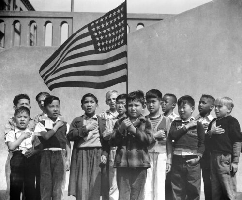 Pledge of Allegiance, San Francisco di Dorothea Lange, Fotografia in vendita su Singulart