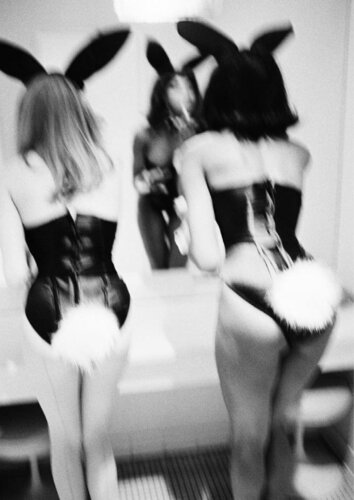 Playboy Bunnies van Ellen von Unwerth, Fotografie te koop op Singulart