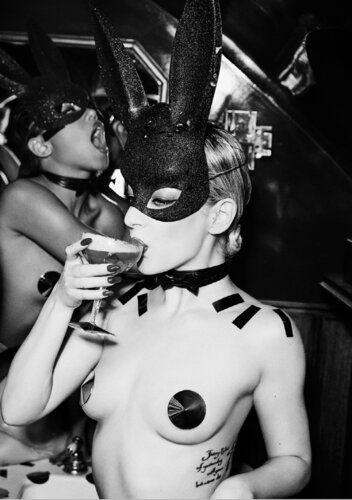 Margarita Bunny van Ellen von Unwerth, Fotografie te koop op Singulart