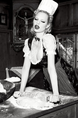 Heimat VI, Baking van Ellen von Unwerth, Fotografie te koop op Singulart