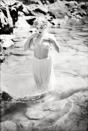 Heimat V, Bathing II van Ellen von Unwerth, Fotografie te koop op Singulart