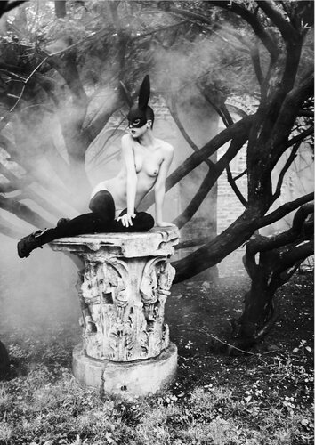 Bunny on a Pedestal van Ellen von Unwerth, Fotografie te koop op Singulart