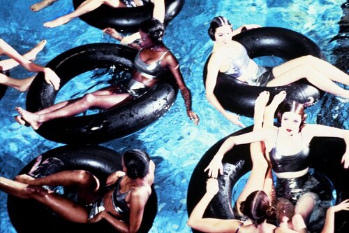 Bathing Beauties II van Ellen von Unwerth, Fotografie te koop op Singulart