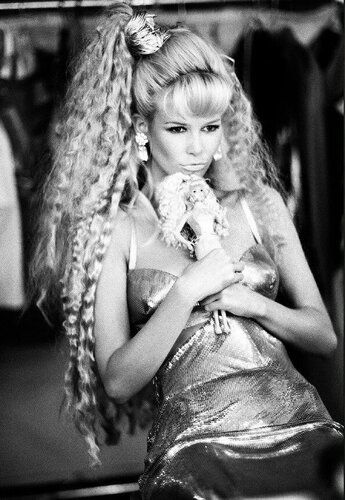 Claudia Schiffer - The real Barbie for Vogue Italia van Ellen von Unwerth, Fotografie te koop op Singulart