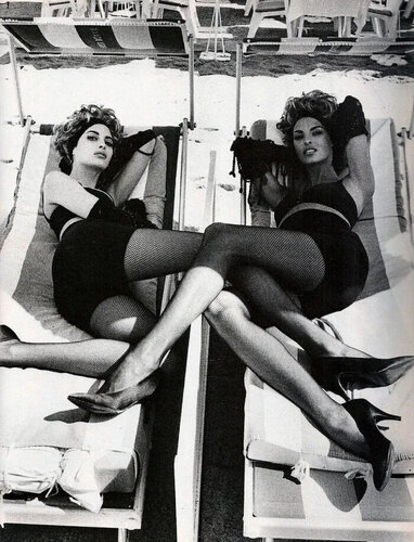 Christy Turlington and Linda Evangelista for Vogue Italia II by Ellen von Unwerth, 사진 for Sale on Singulart