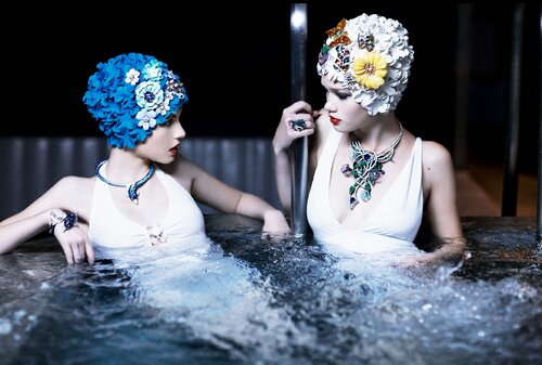 Tête-à-tête, VOGUE Gioiello van Ellen von Unwerth, Fotografie te koop op Singulart