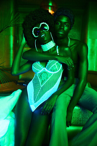 Trippy: Amilna Estevao and Alton Mason van Ellen von Unwerth, Fotografie te koop op Singulart