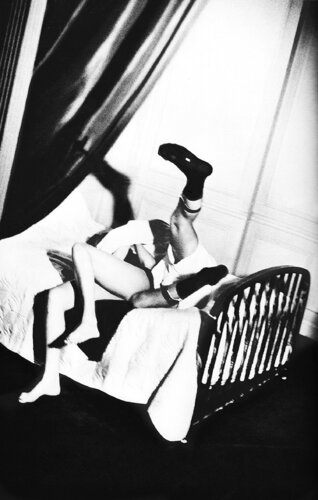 Couple Exercising in Bed, Paris, van Ellen von Unwerth, Fotografie te koop op Singulart