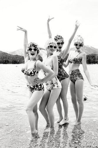 Posing van Ellen von Unwerth, Fotografie te koop op Singulart