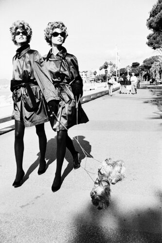 Dog Walkers, Cannes van Ellen von Unwerth, Fotografie te koop op Singulart