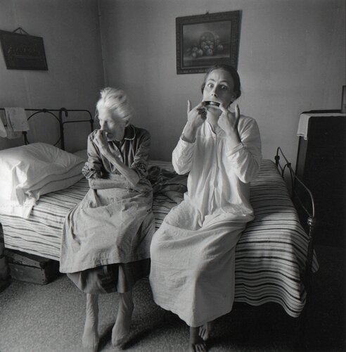 Edith and Rennie Booher, Danville, Virginia by Emmet Gowin, 사진 for Sale on Singulart