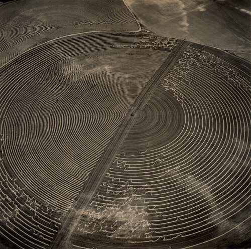 Pivot Agriculture in the Snake River Plain, Washington by Emmet Gowin, 사진 for Sale on Singulart