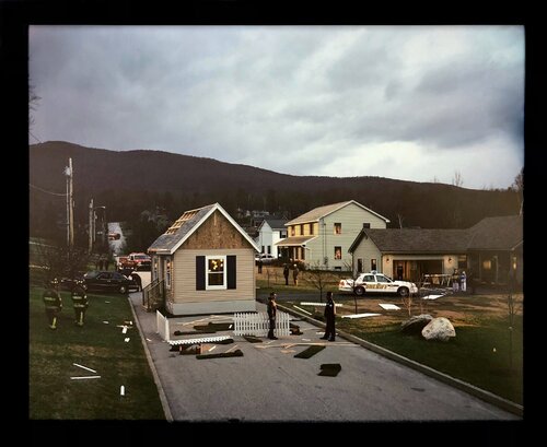 UNTITLED (HOUSE IN THE ROAD) by Gregory Crewdson, 사진 for Sale on Singulart