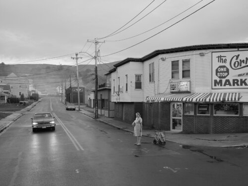 The Corner Market di Gregory Crewdson, Fotografia in vendita su Singulart
