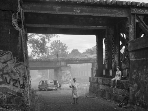 8 to 10 Cleaning Services di Gregory Crewdson, Fotografia in vendita su Singulart