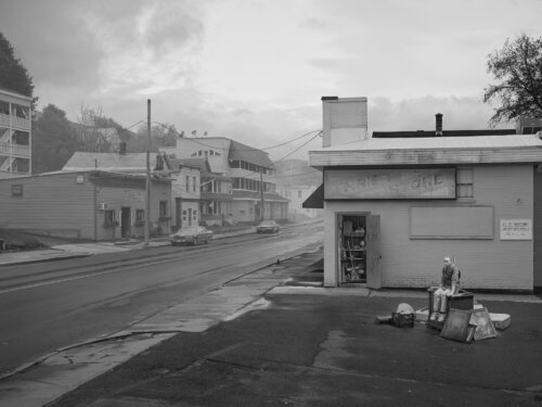 The Thrift Store di Gregory Crewdson, Fotografia in vendita su Singulart