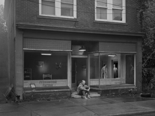 Eveningside Tattoo di Gregory Crewdson, Fotografia in vendita su Singulart