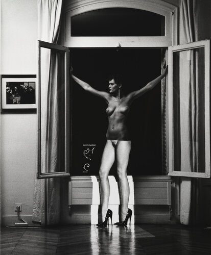 Sylvia in my Studio at Night, Paris van Helmut Newton, Fotografie te koop op Singulart