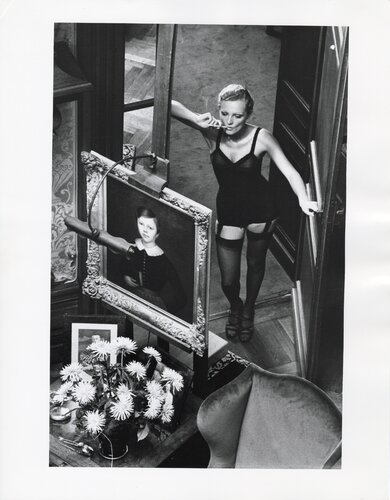 Roselyne in Arcangues di Helmut Newton, Fotografia in vendita su Singulart