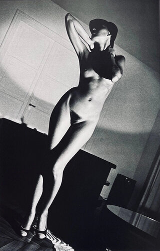 Jenny In My Apartment, 1978 de Helmut Newton, Fotografía a la venta en Singulart