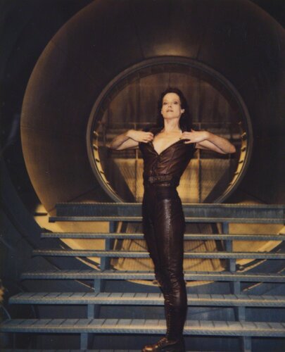 Sigourney Weaver in "Alien", Los Angeles von Helmut Newton, Fotografie kaufen auf Singulart
