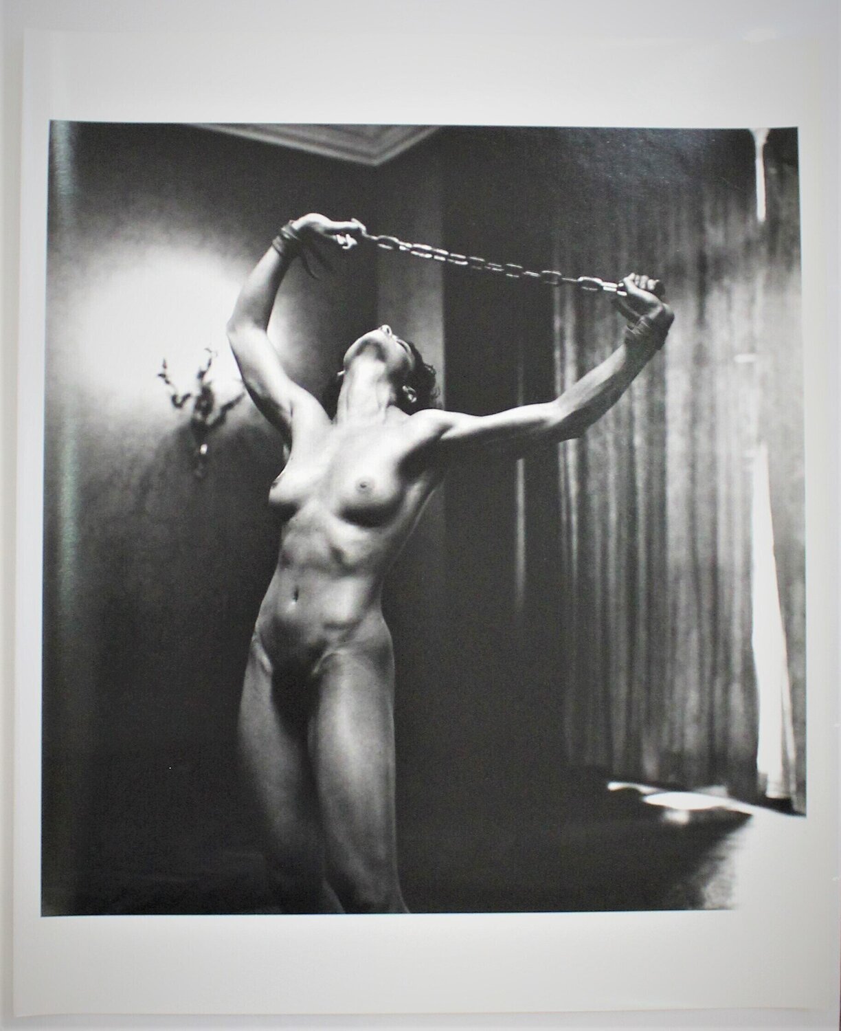 Lisa Lyons in Paris III Helmut Newton Fotografia in vendita