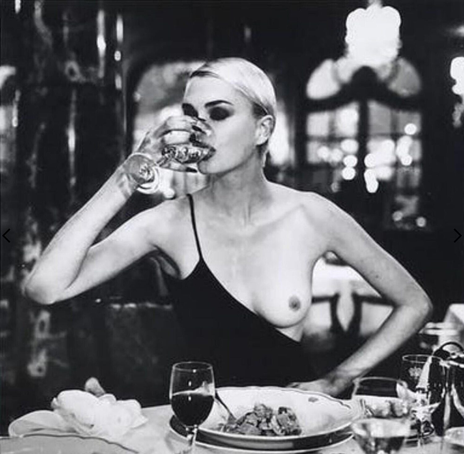 The Naked Truth Helmut Newton Fotografia in vendita