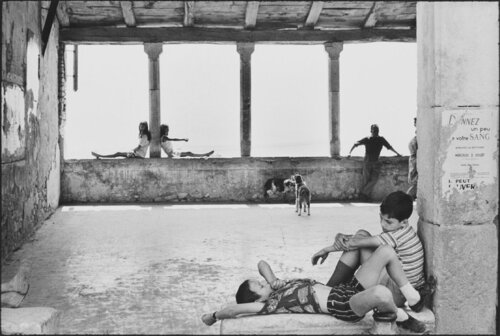Simiane-la-Rotonde, France #142 van Henri Cartier-Bresson, Fotografie te koop op Singulart