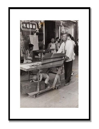Shanghai, Marchant Ambulant van Henri Cartier-Bresson, Fotografie te koop op Singulart