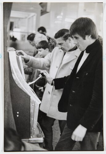 Untitled di Henri Cartier-Bresson, Fotografia in vendita su Singulart