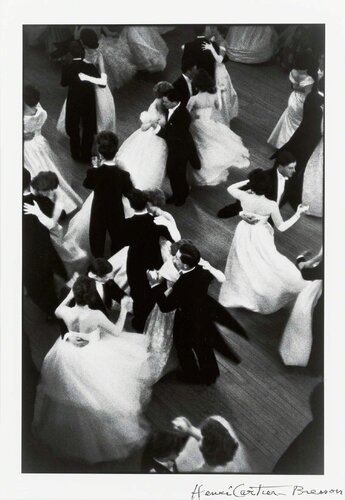 Queen Charlotte's Ball par Henri Cartier-Bresson, Photographie en vente sur Singulart