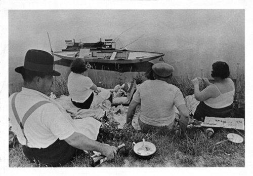 River Marne par Henri Cartier-Bresson, Photographie en vente sur Singulart