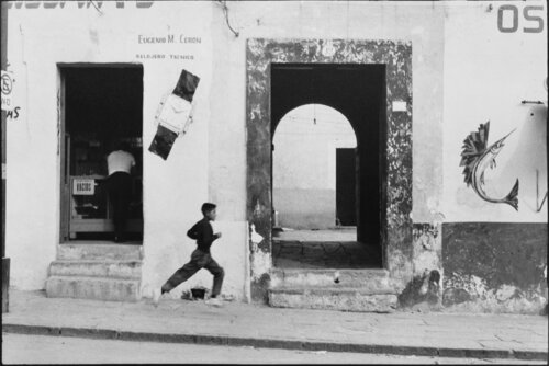 Puebla, Mexico par Henri Cartier-Bresson, Photographie en vente sur Singulart