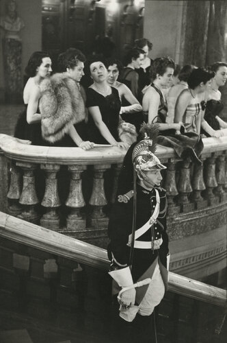 Paris, France par Henri Cartier-Bresson, Photographie en vente sur Singulart