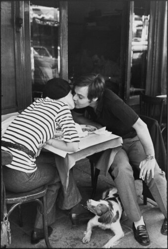 Boulevard Diderot, Paris, France par Henri Cartier-Bresson, Photographie en vente sur Singulart