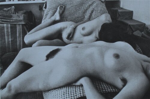 Between Two Poses par Henri Cartier-Bresson, Photographie en vente sur Singulart