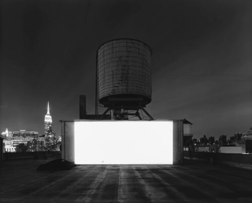 Wolf Building Rooftop, New York di Hiroshi Sugimoto, Fotografia in vendita su Singulart