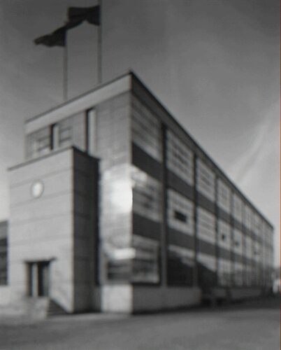 Fagus Shoe Last Factory - Walter Gropius di Hiroshi Sugimoto, Fotografia in vendita su Singulart