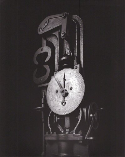 Mechanical Form 0046, Material Testing Machine di Hiroshi Sugimoto, Fotografia in vendita su Singulart