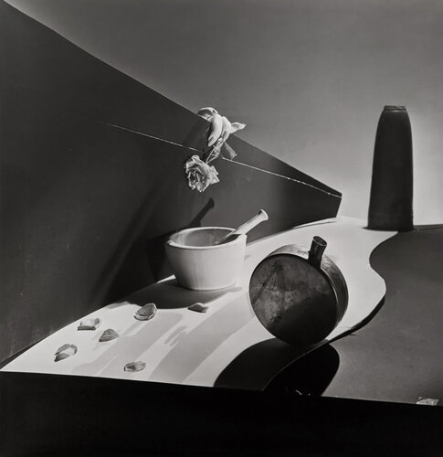 Surreal Beauty Cream, New York von Horst P. Horst, Fotografie kaufen auf Singulart