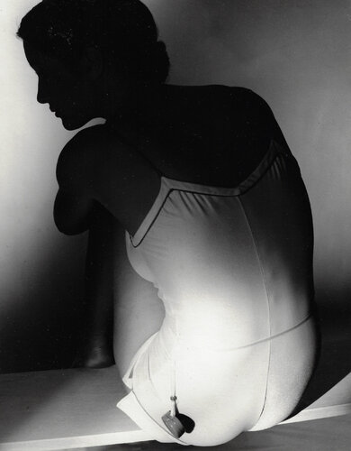 Courreges Bathing Suit, Paris von Horst P. Horst, Fotografie kaufen auf Singulart